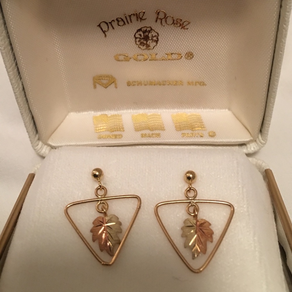 BLACK HILLS GOLD pierced earrings